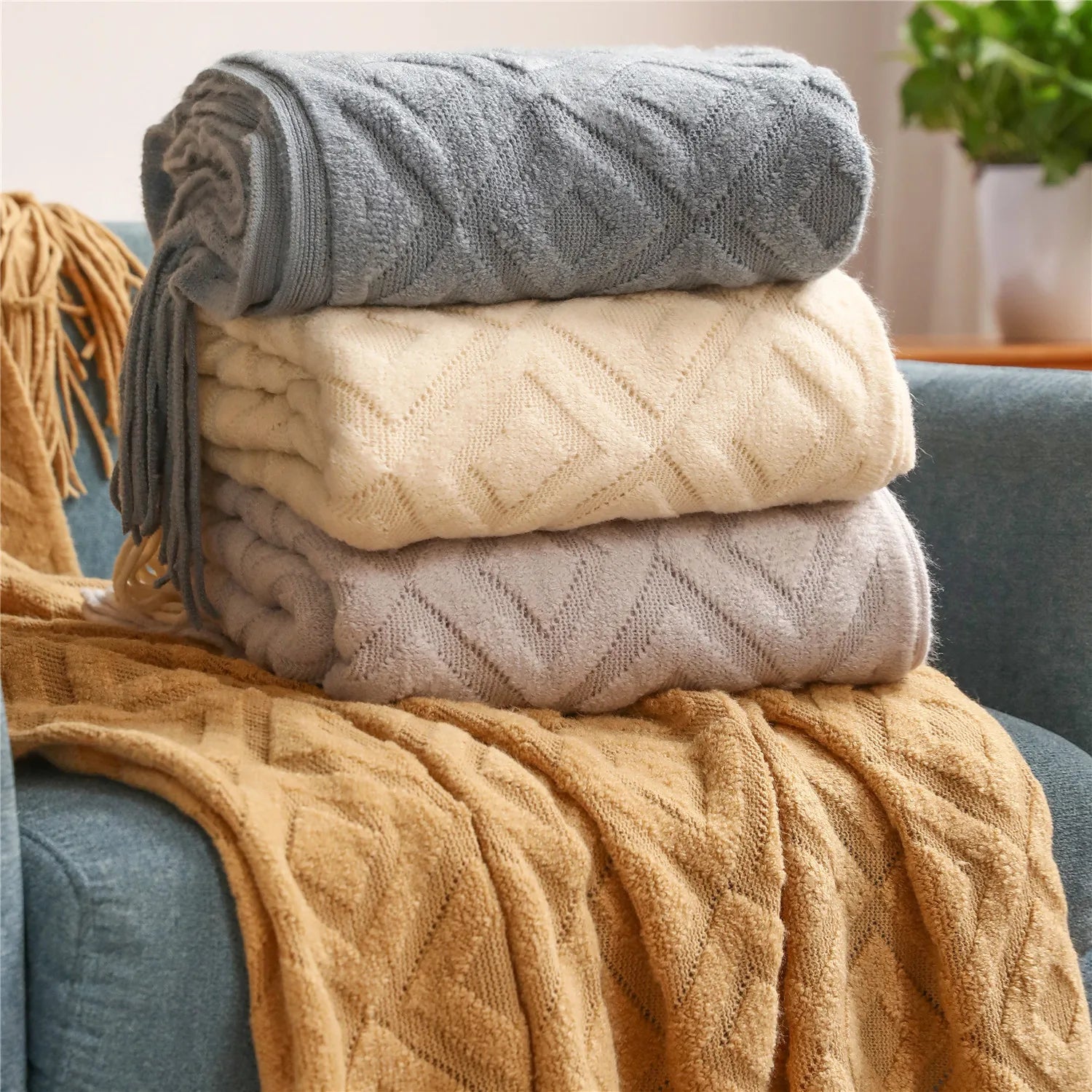 Luxurious Diamond-Shaped Cashmere Feel Knitted Blanket Throw